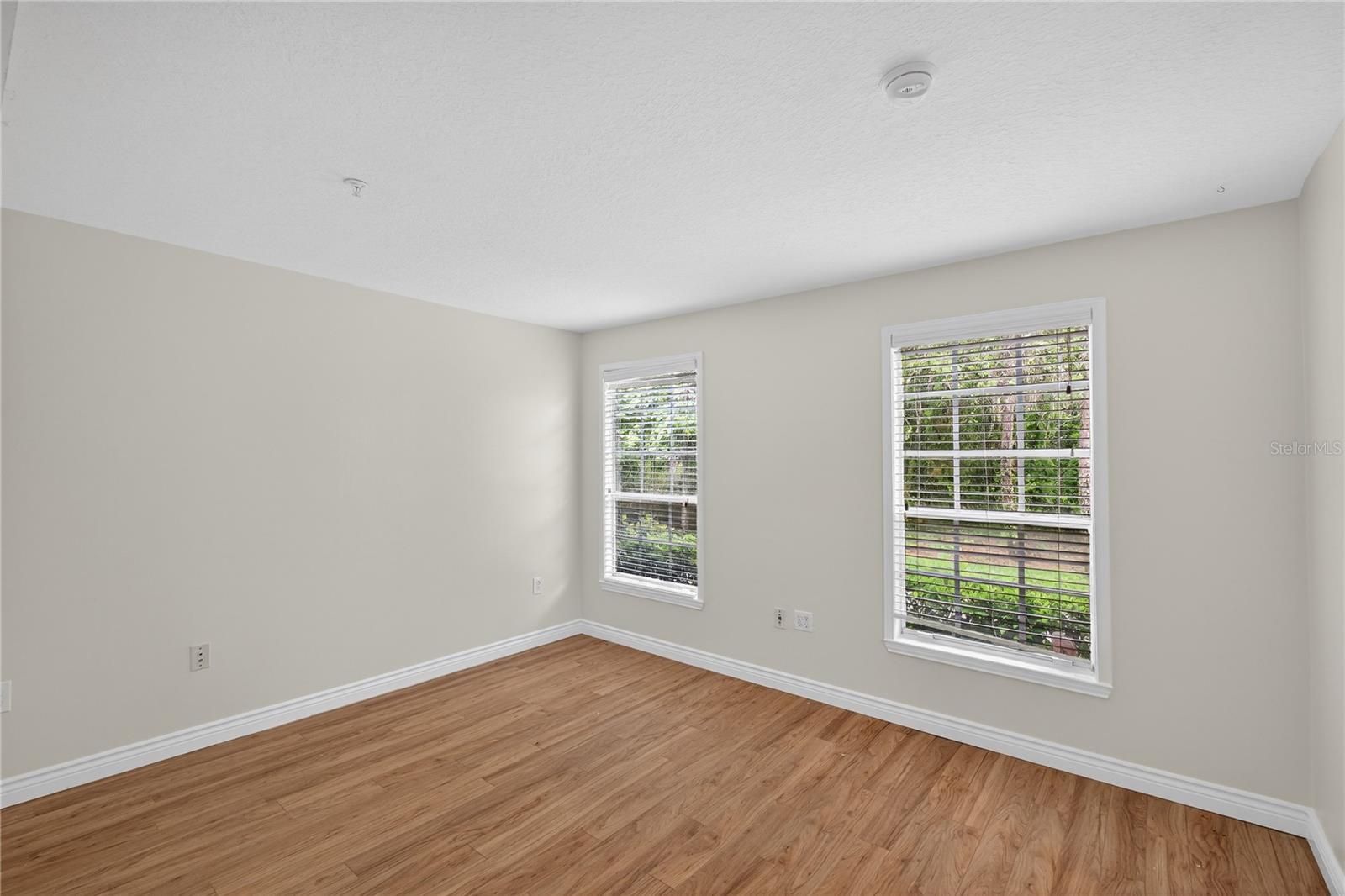 267 GOLDENRAIN DRIVE photo 4