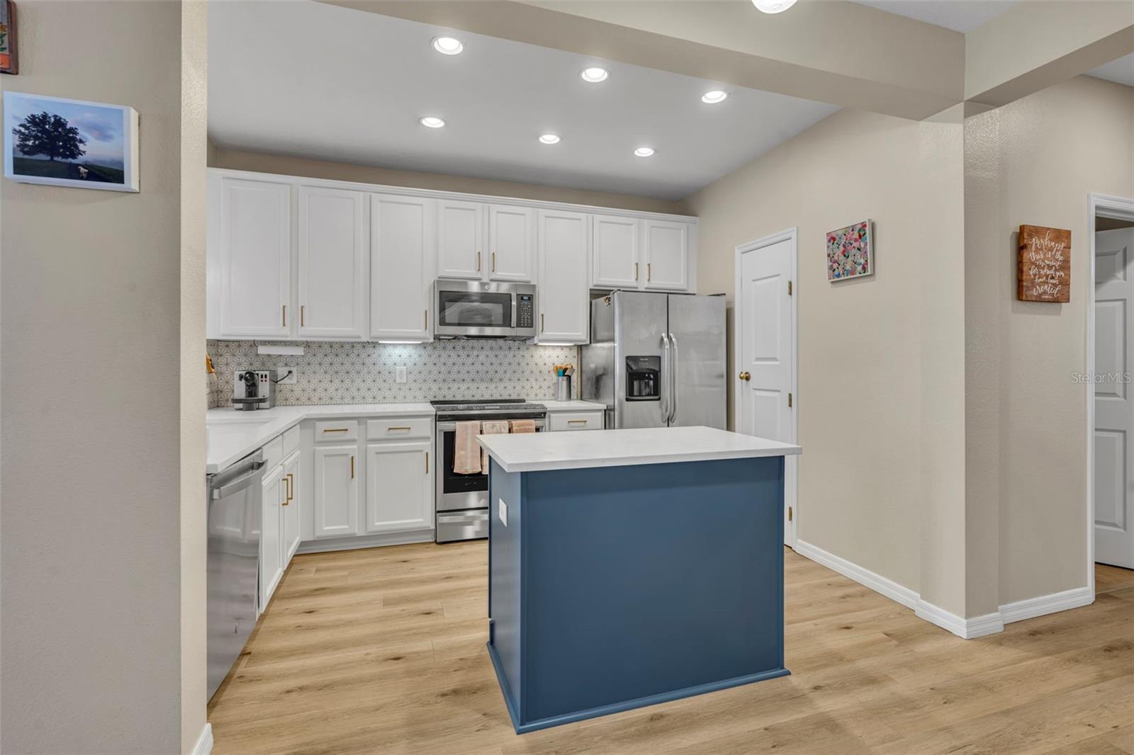 995 JUEL STREET photo 4
