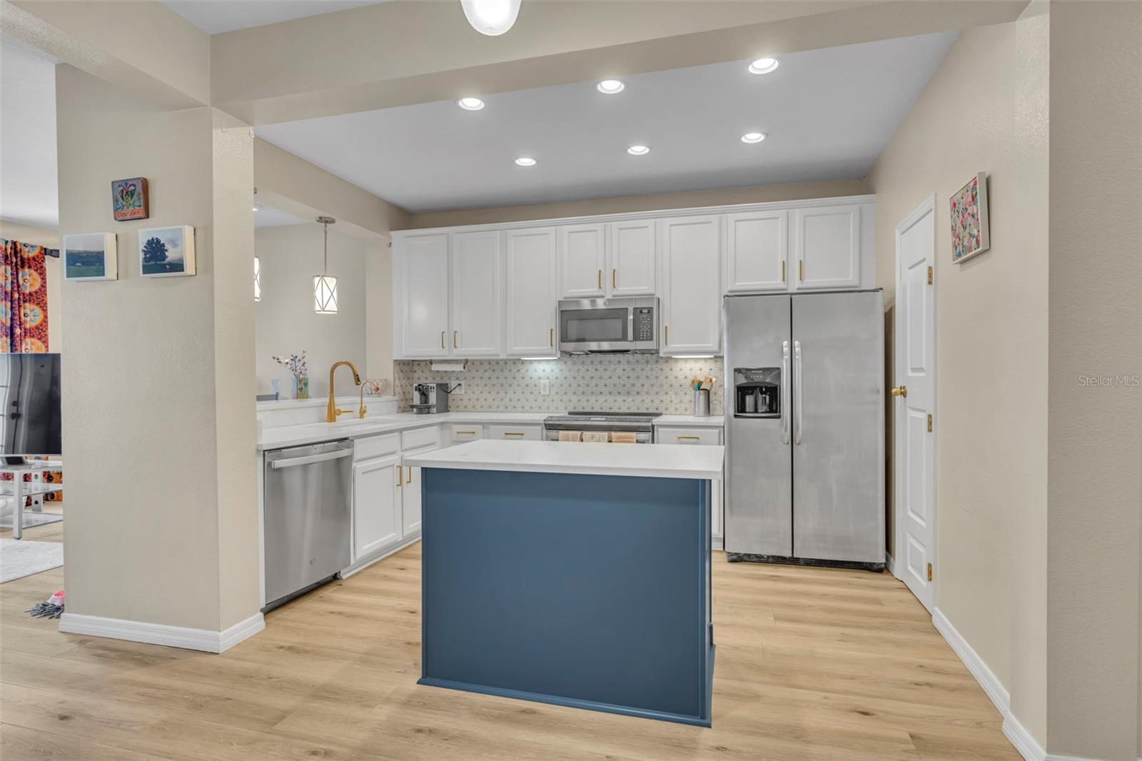995 JUEL STREET photo 5