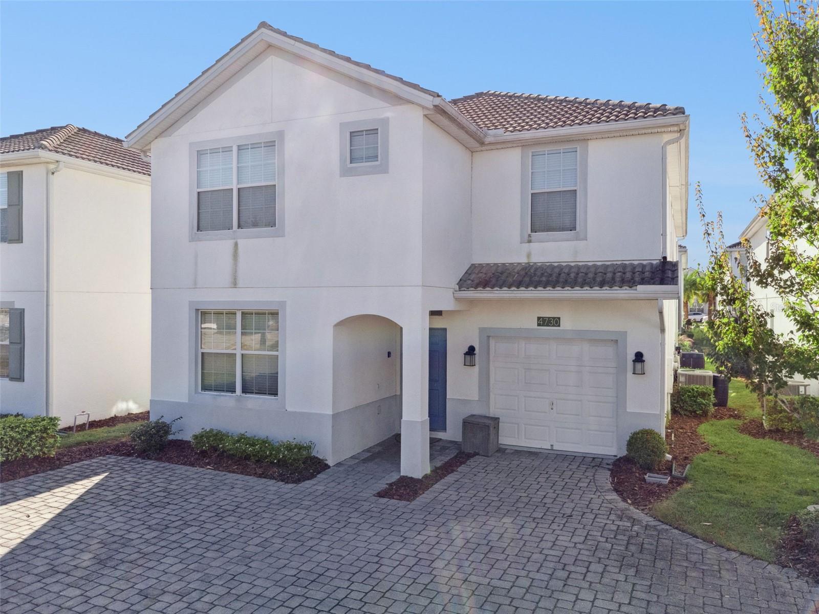 4730 Sleepy Hollow Drive — photo 2 of 60