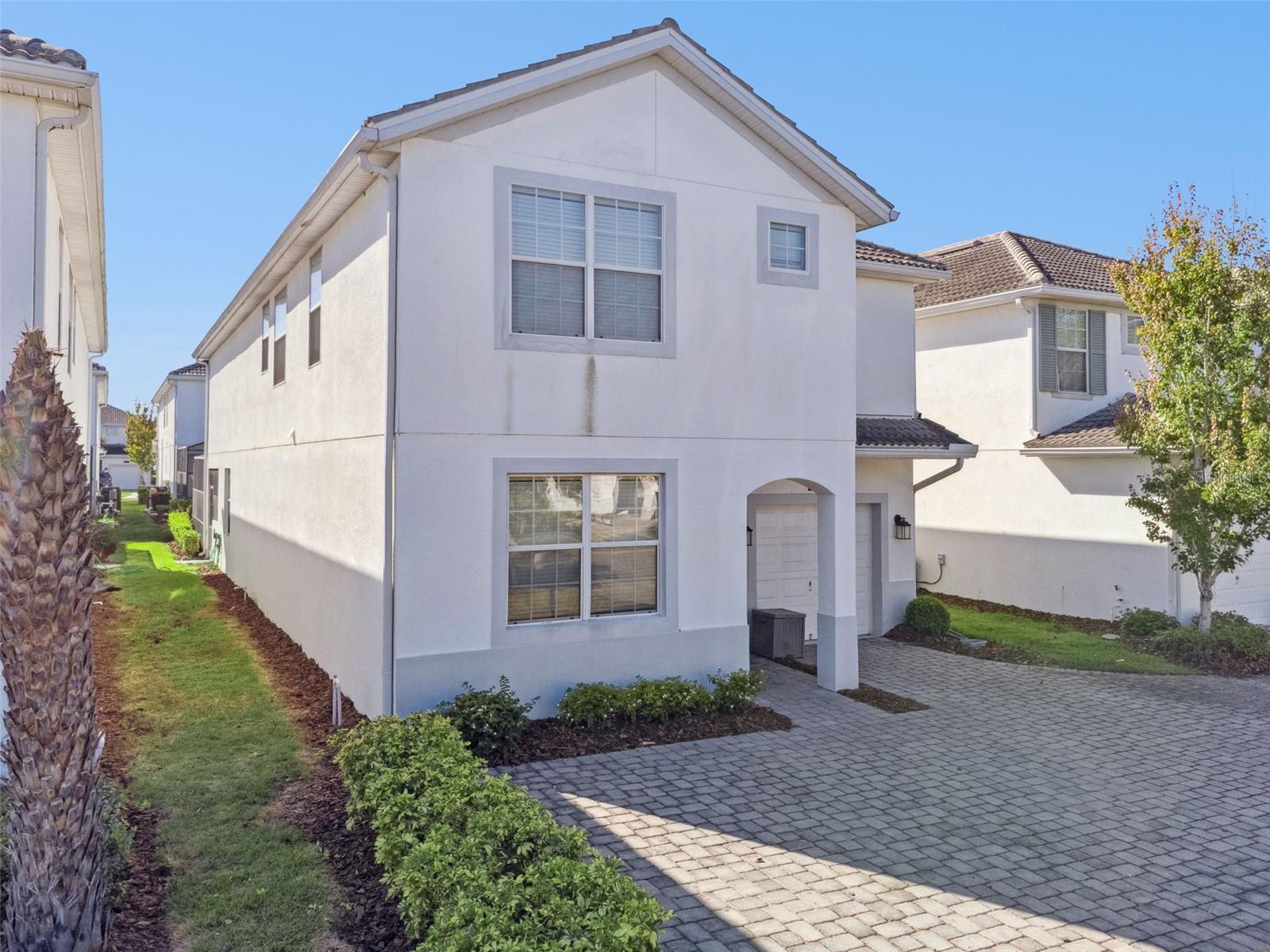4730 Sleepy Hollow Drive — photo 3 of 60