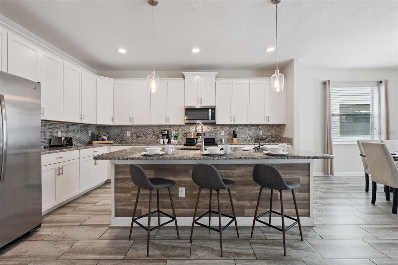 4730 Sleepy Hollow Drive — photo 4 of 60