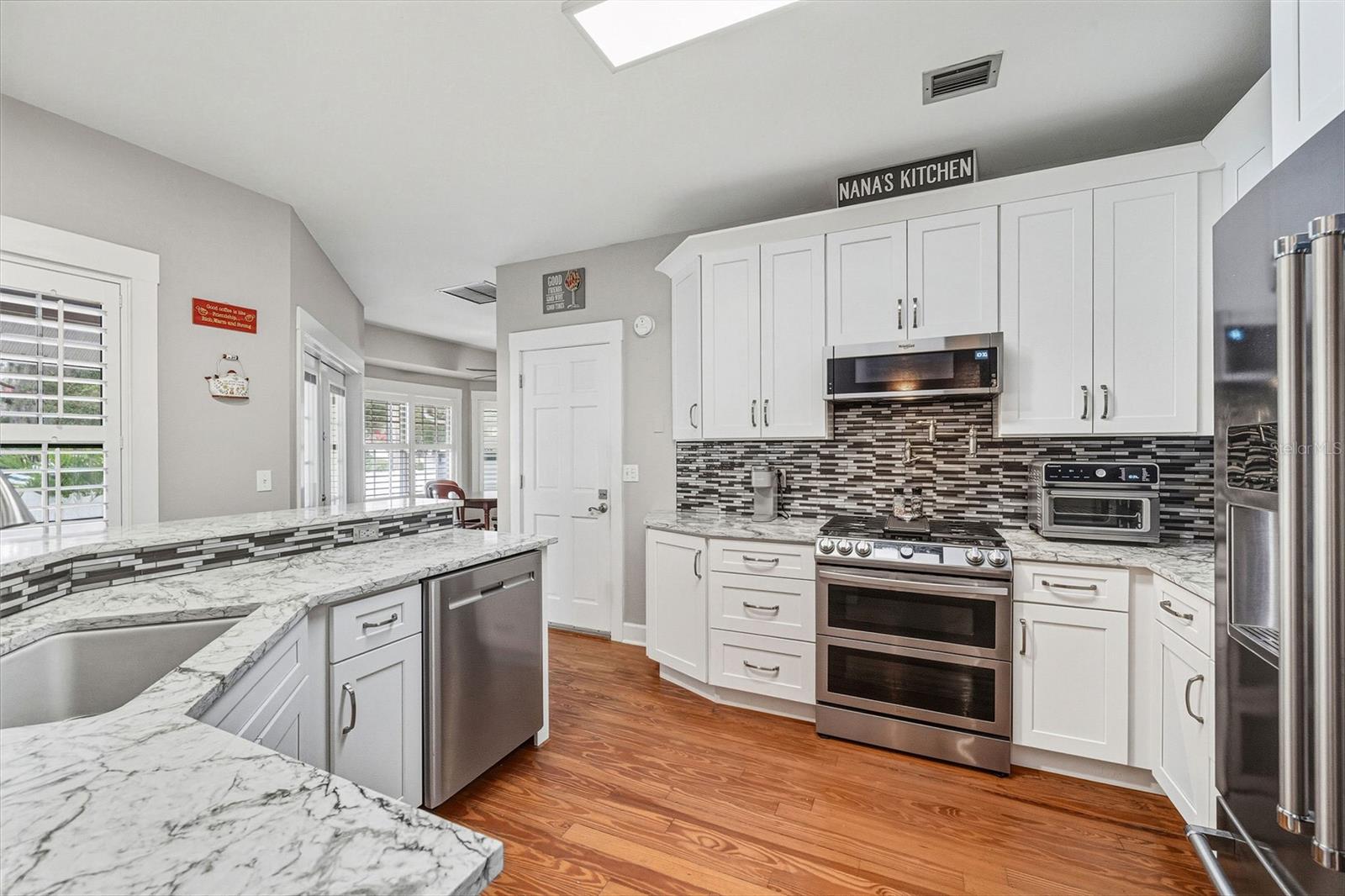 1125 MUNSTER STREET photo 4