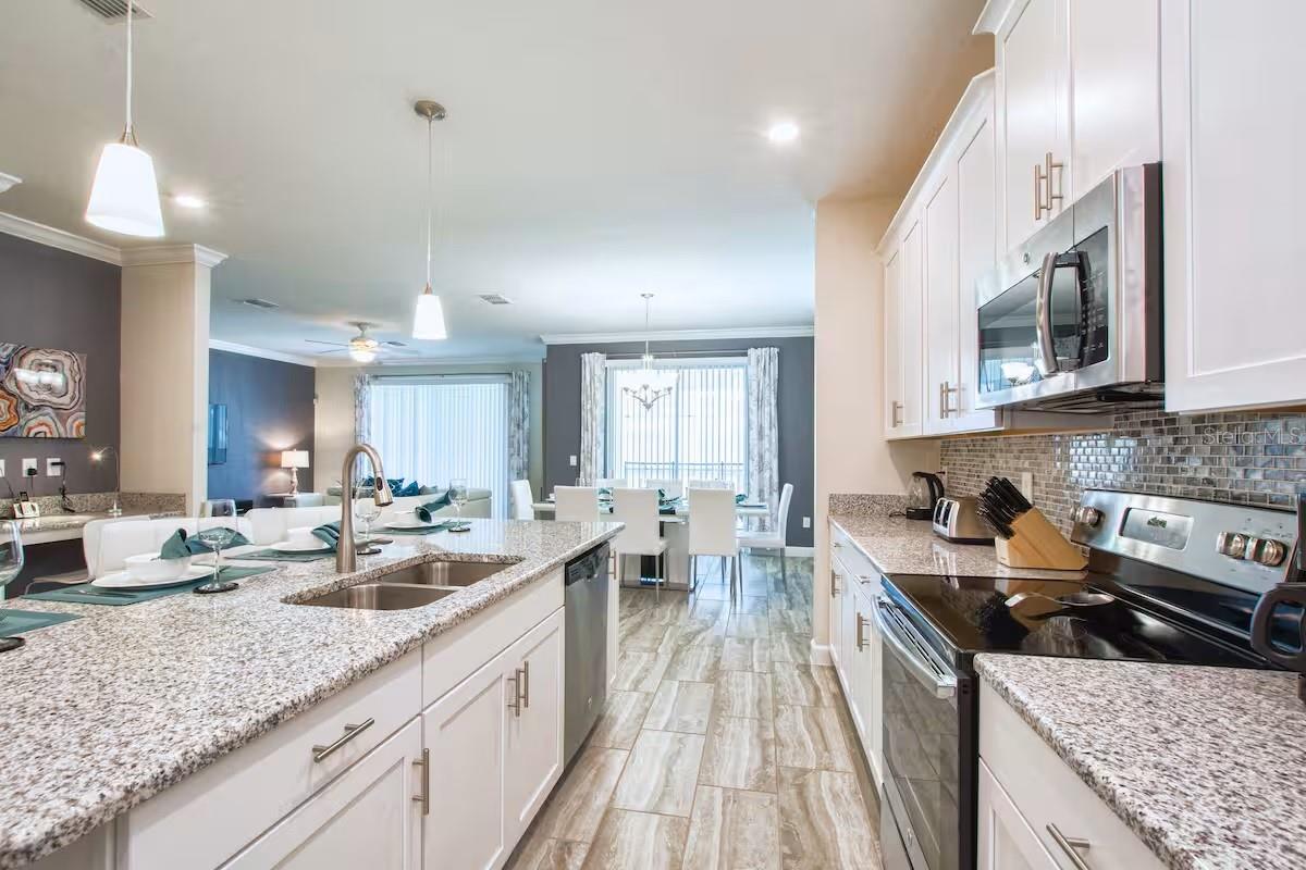 4718 Kings Castle Circle — photo 4 of 39