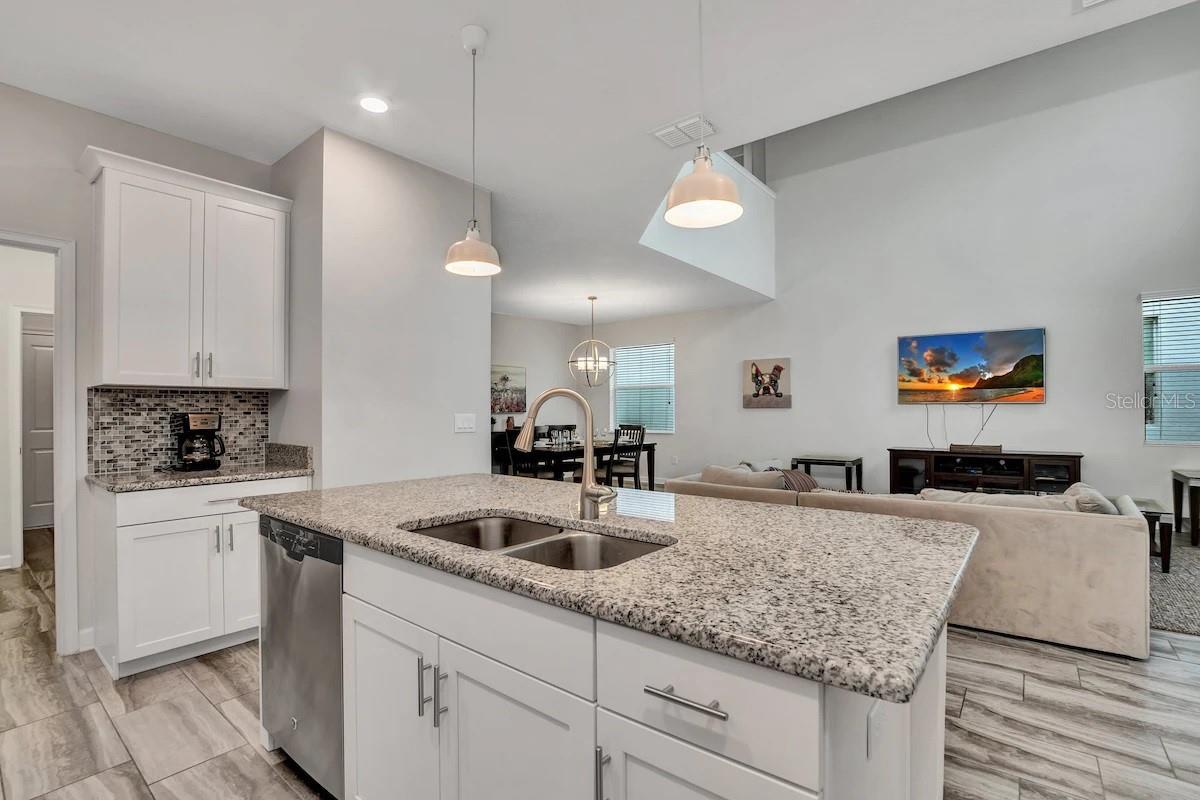 4769 Kings Castle Circle — photo 11 of 57