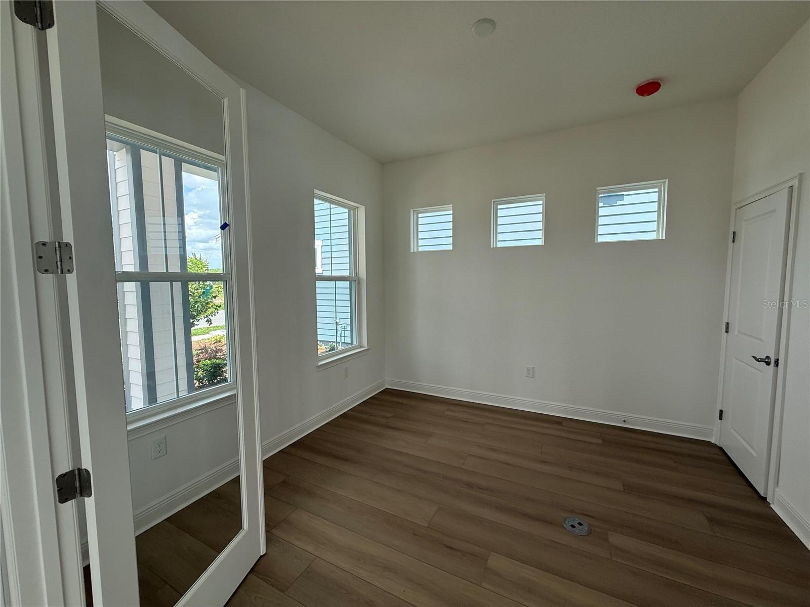 9406 HARTLINE WAY photo 5