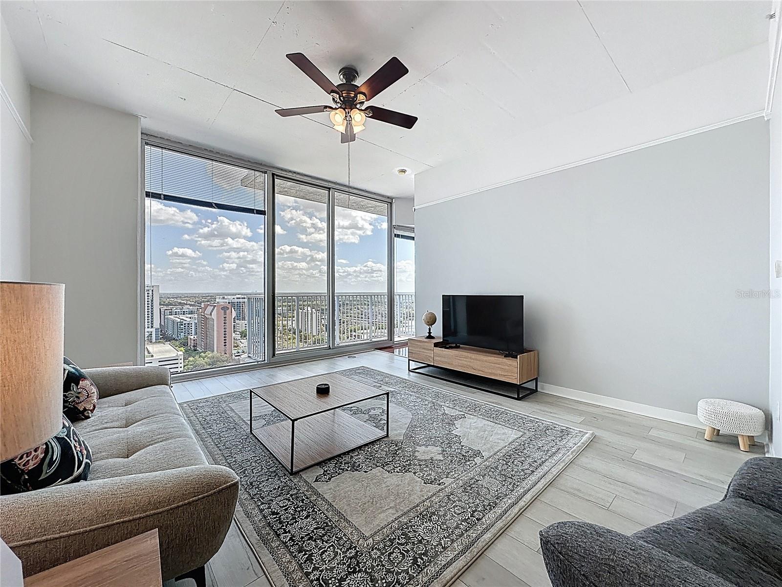 155 S COURT AVENUE #1911 photo 4