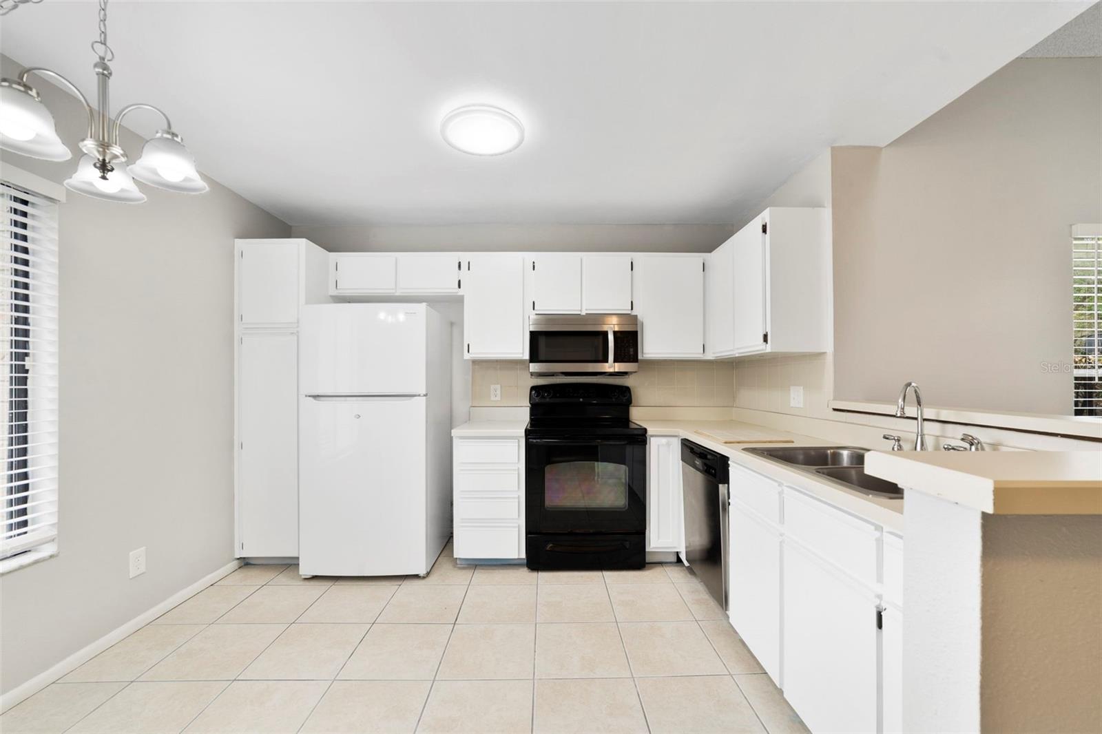 1002 GWYN CIRCLE photo 3