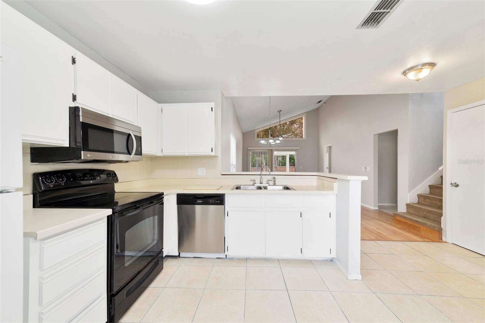 1002 GWYN CIRCLE photo 4