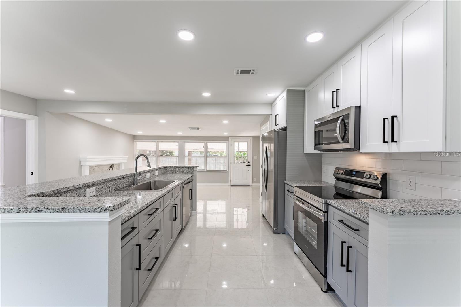 845 FLORAL DRIVE photo 5