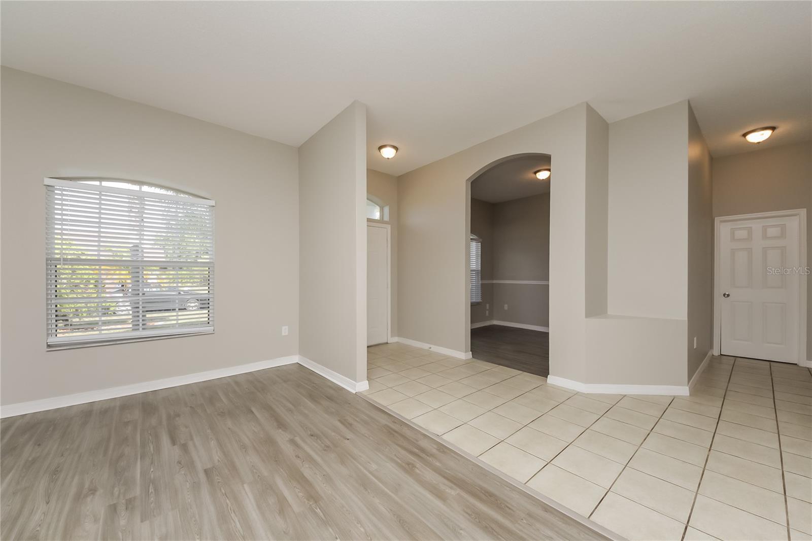 906 MENDOZA LANE photo 3