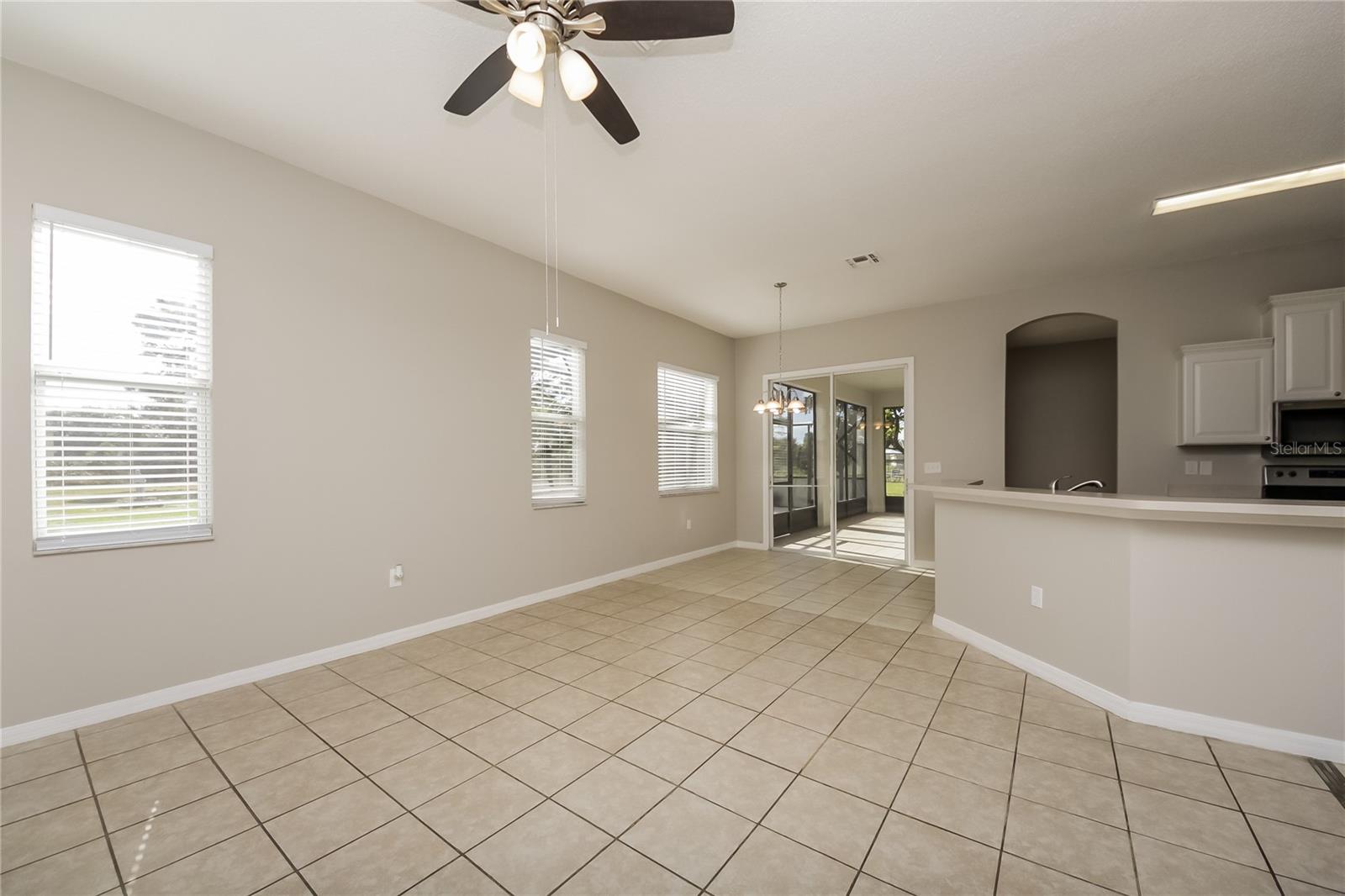 906 MENDOZA LANE photo 4