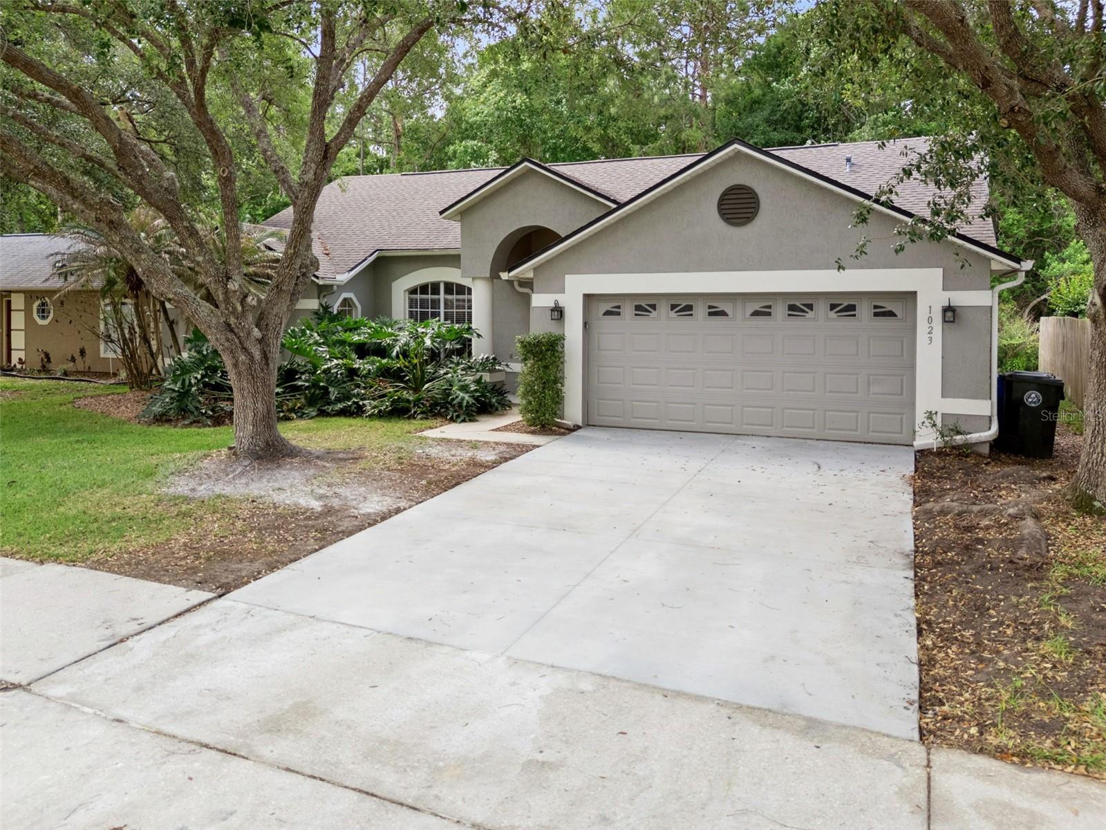 1023 W RIVIERA BOULEVARD photo 5