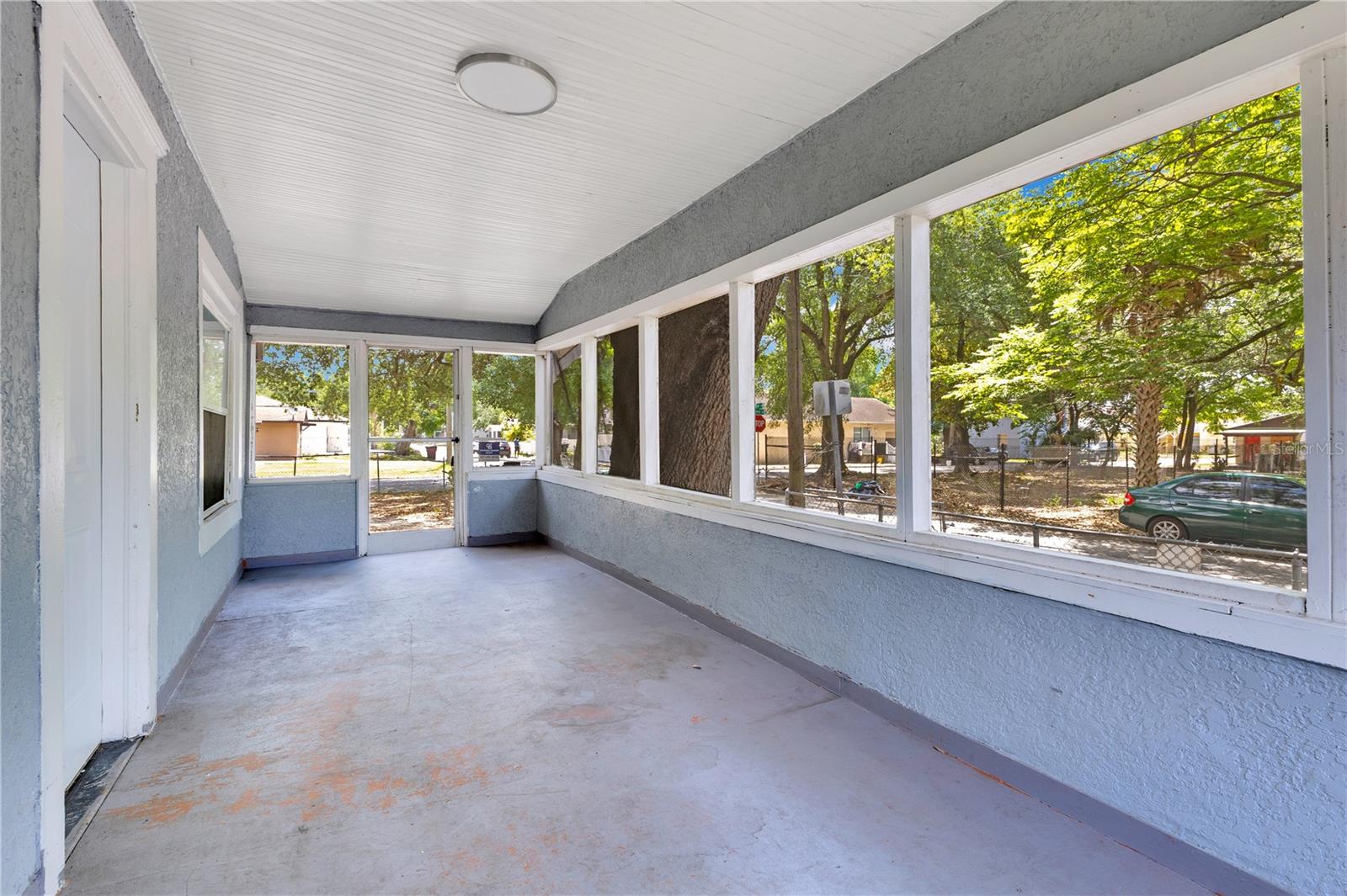 1029 COLYER STREET photo 2