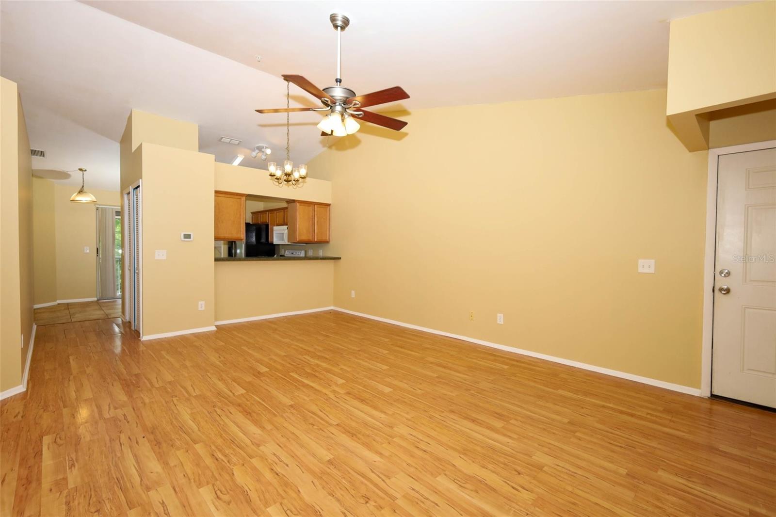 120 RESERVE CIRCLE #200 photo 3