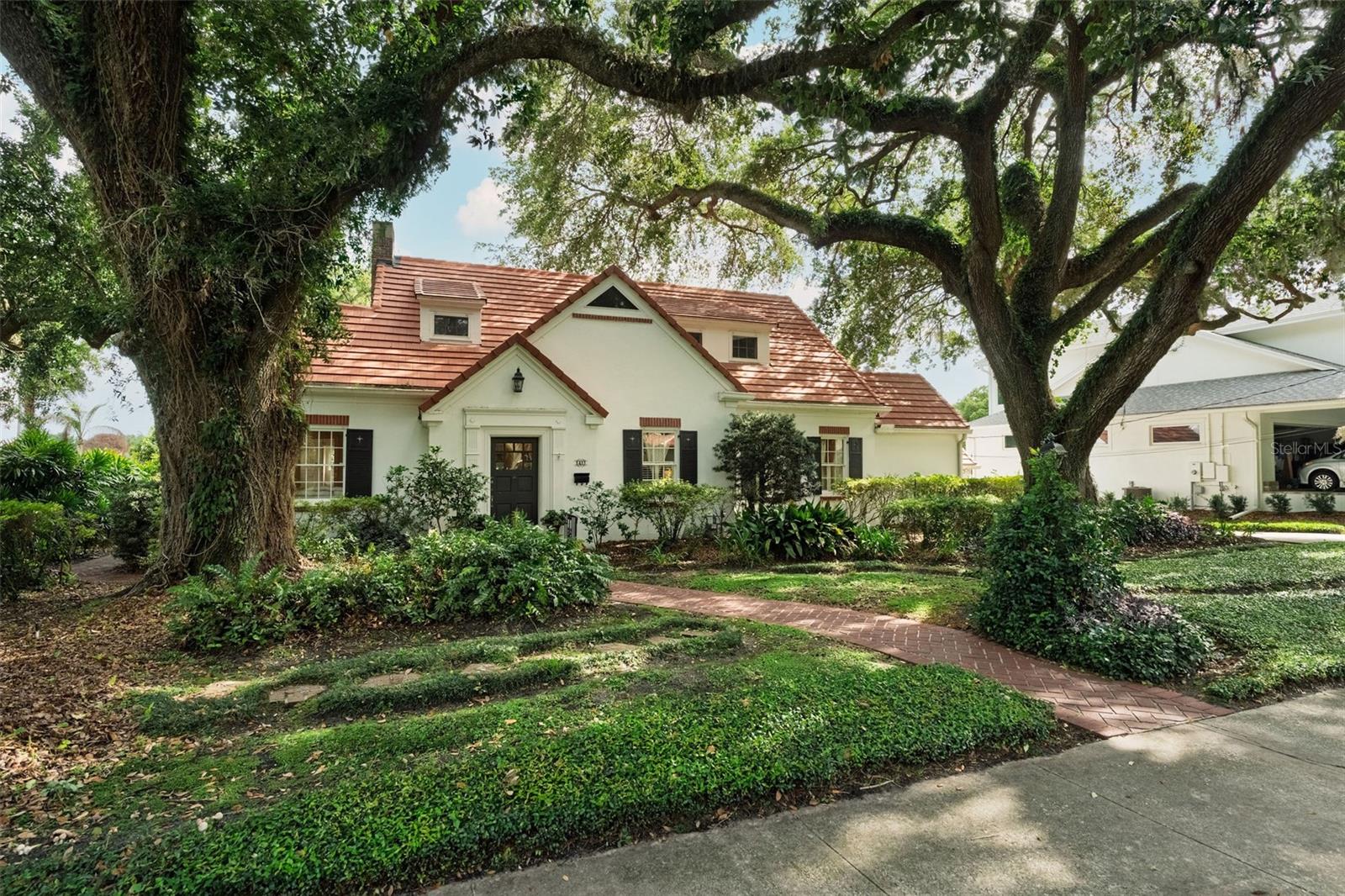 1415 LANCASTER DRIVE photo 3