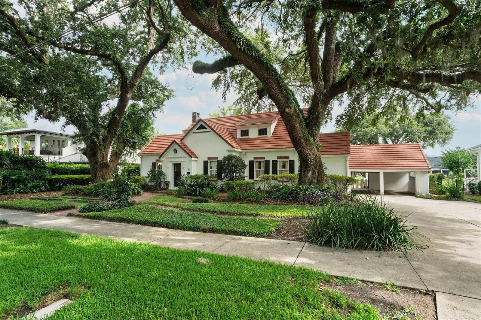1415 LANCASTER DRIVE photo 4