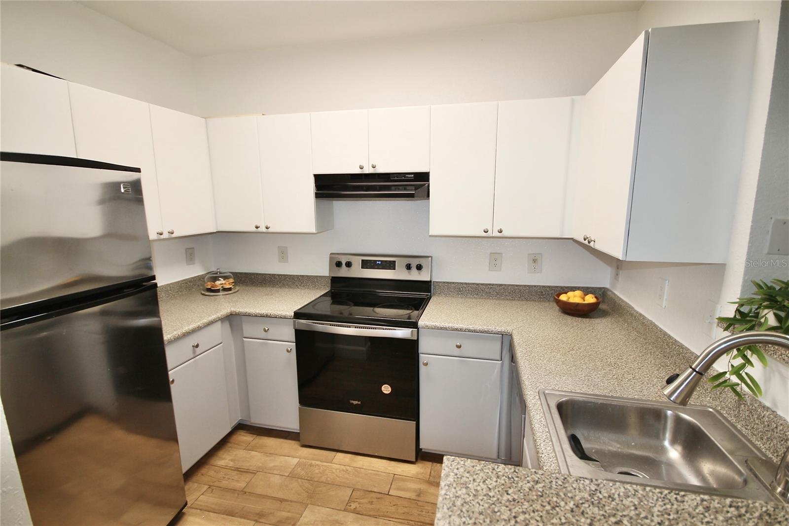 300 E SOUTH STREET #1015 photo 2