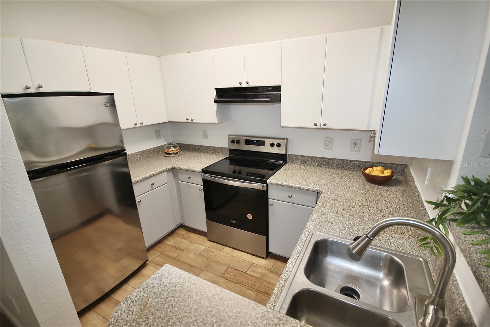 300 E SOUTH STREET #1015 photo 4