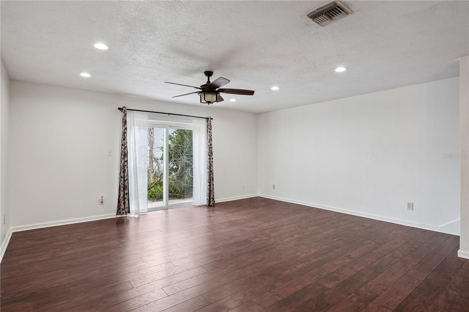 193 LEWFIELD CIRCLE photo 5