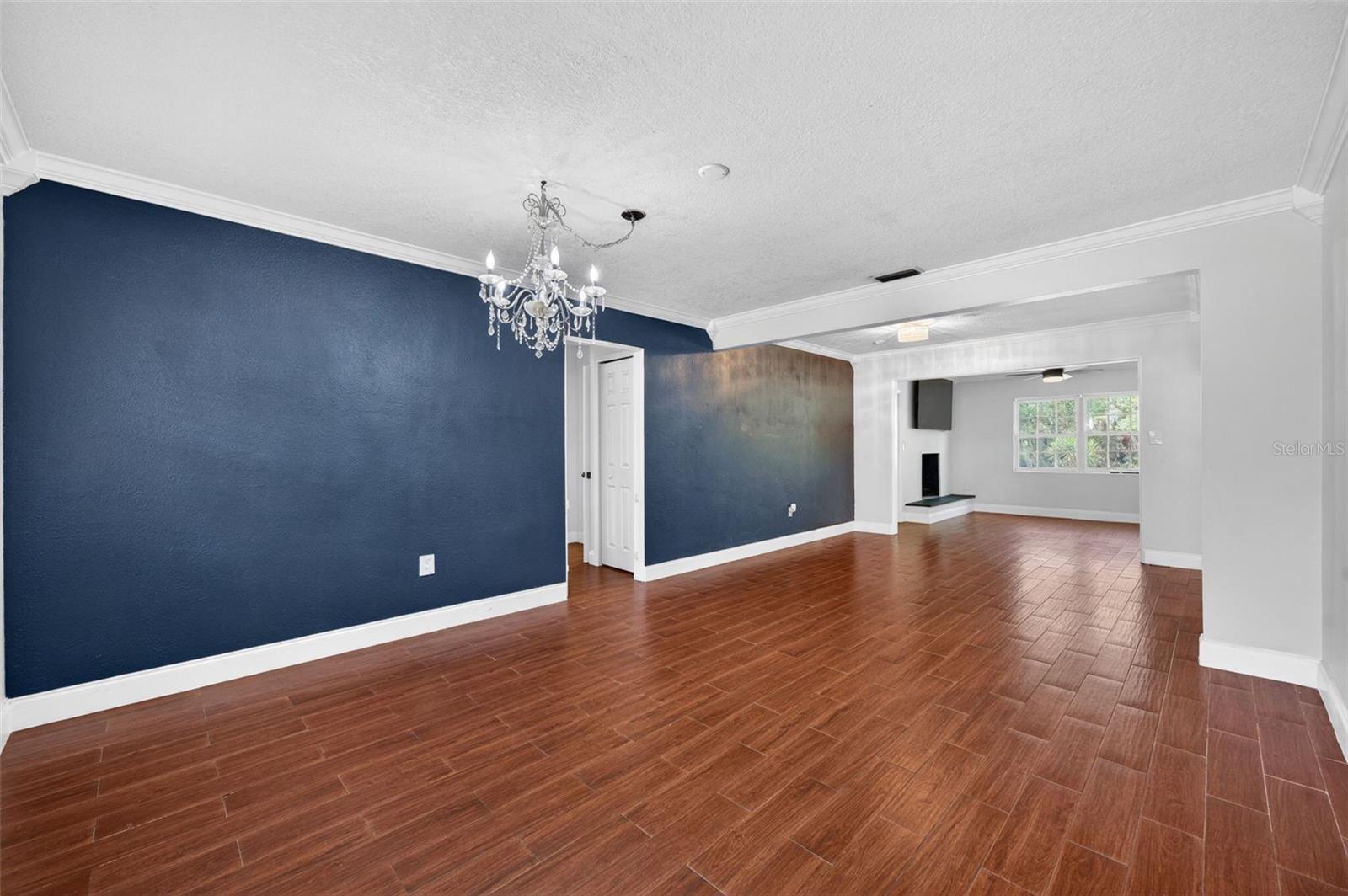 1009 LAKE BELL DRIVE photo 4