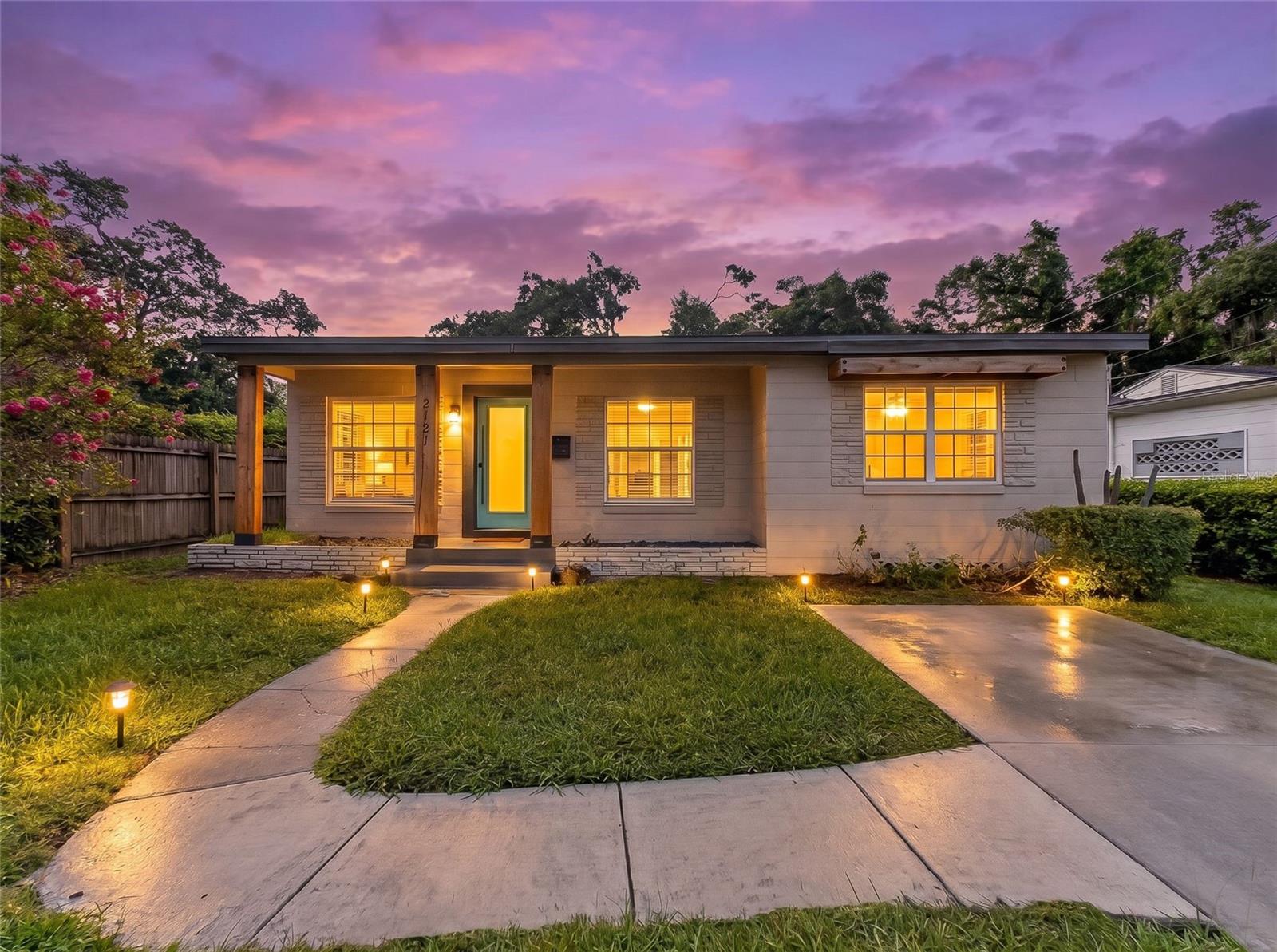 2121 IVANHOE ROAD