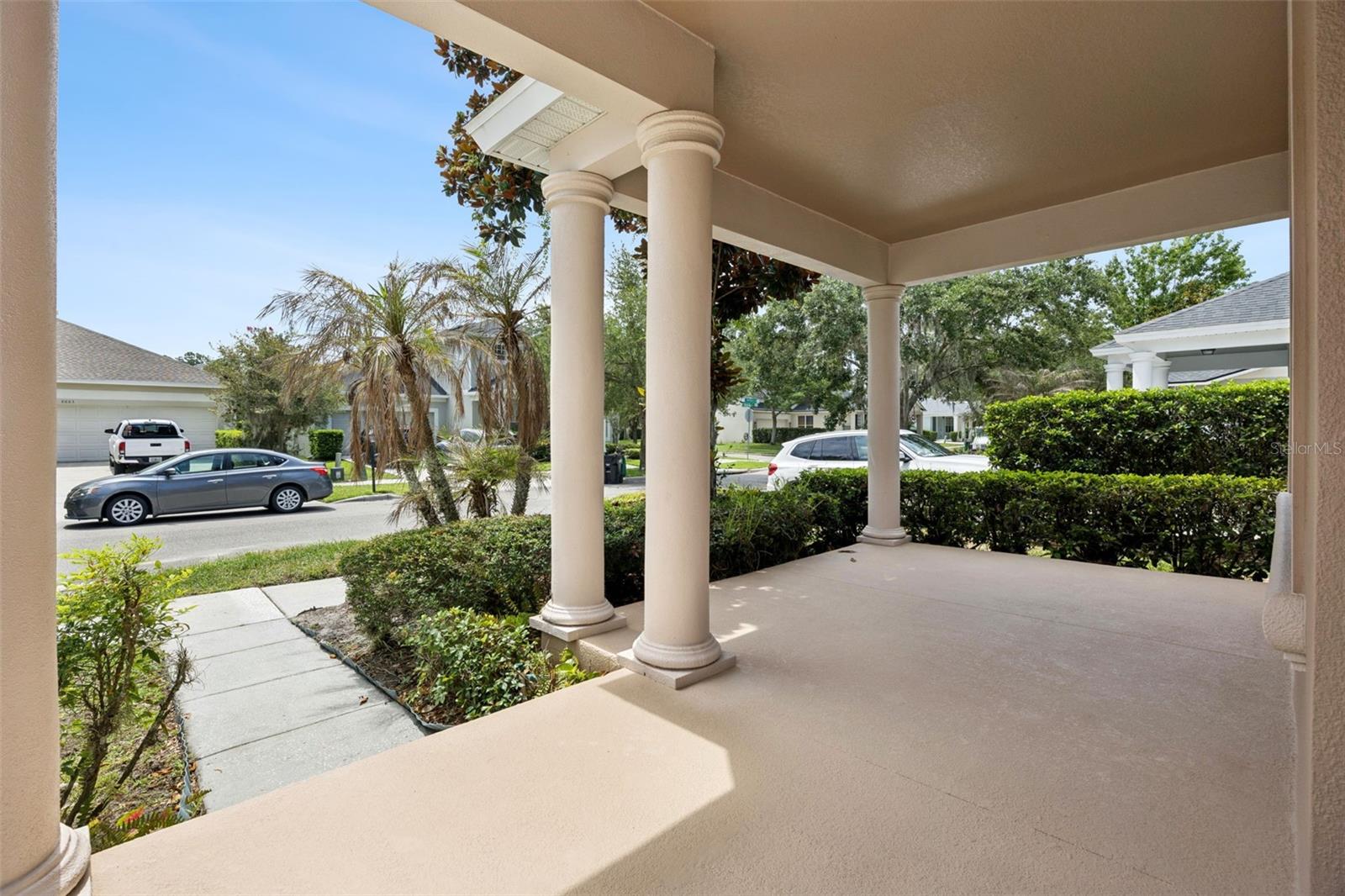 8662 ABBOTSBURY DRIVE photo 2