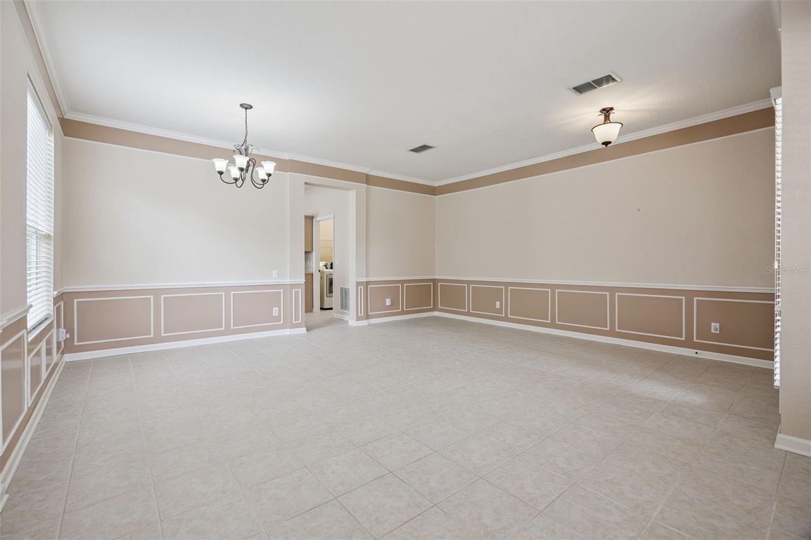 8662 ABBOTSBURY DRIVE photo 4