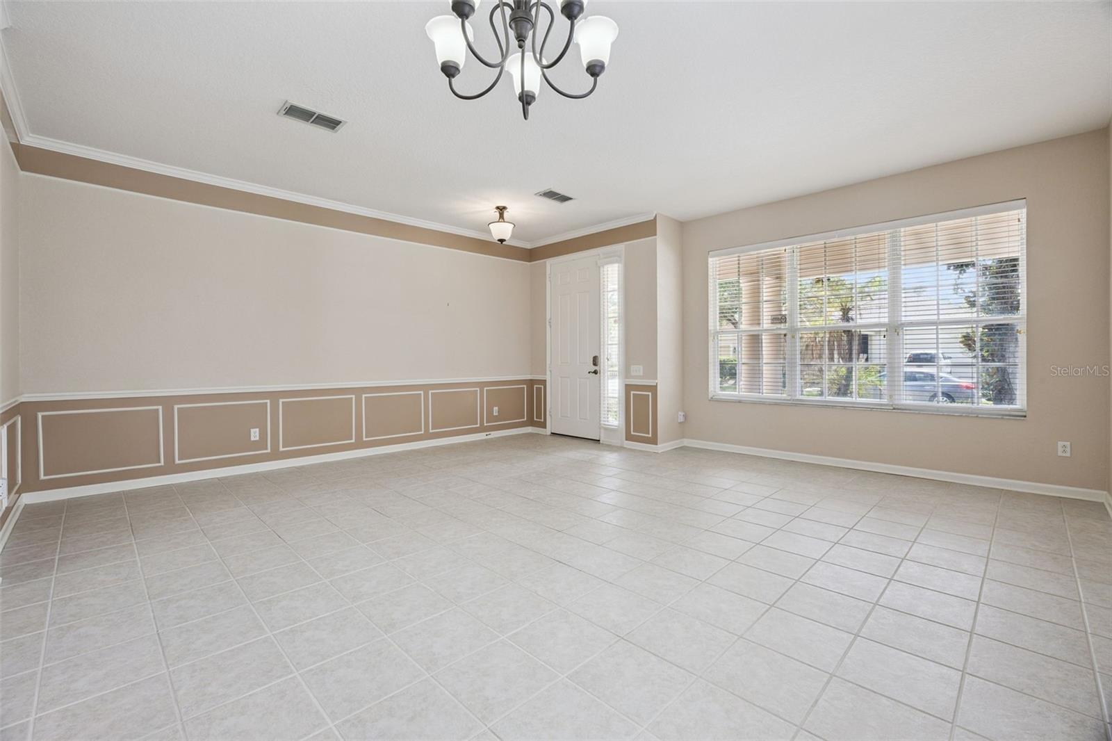 8662 ABBOTSBURY DRIVE photo 5