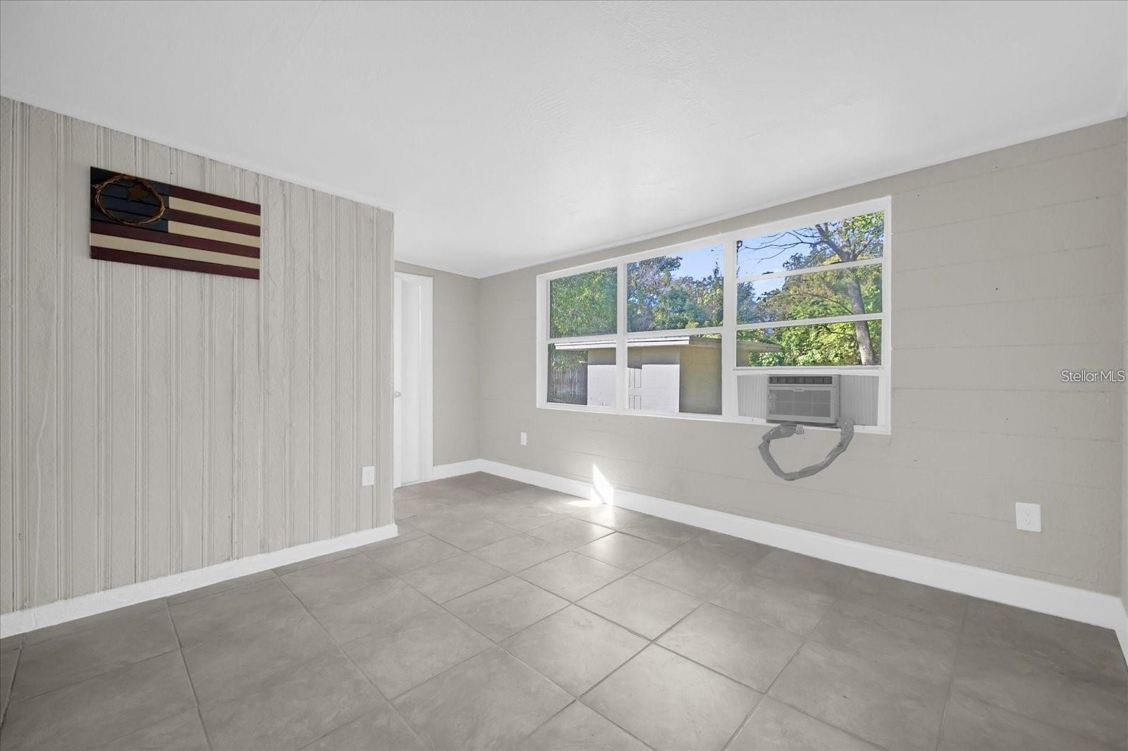 907 COLUMBIA STREET photo 5