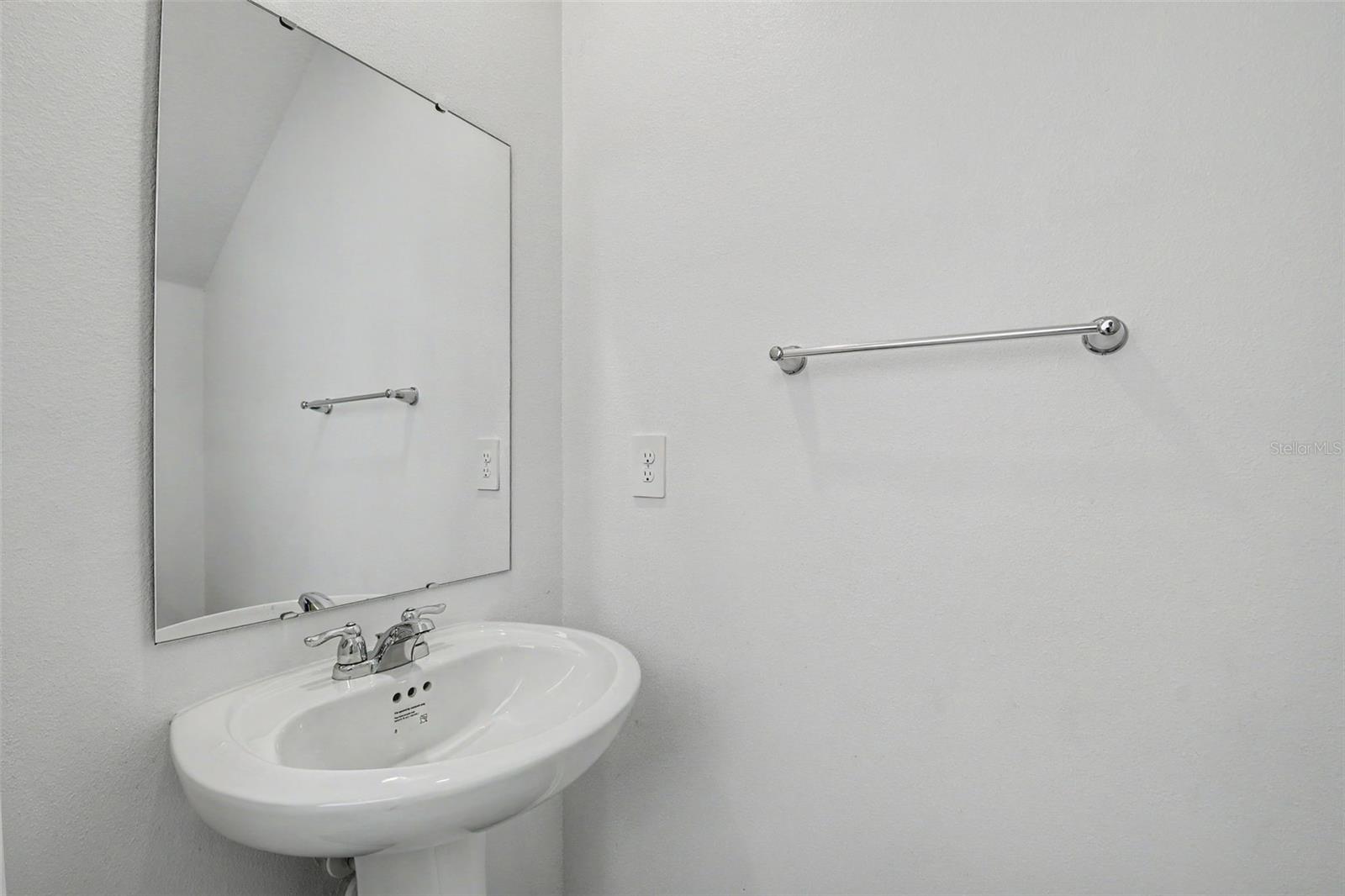 1906 NIAGRA DRIVE photo 5