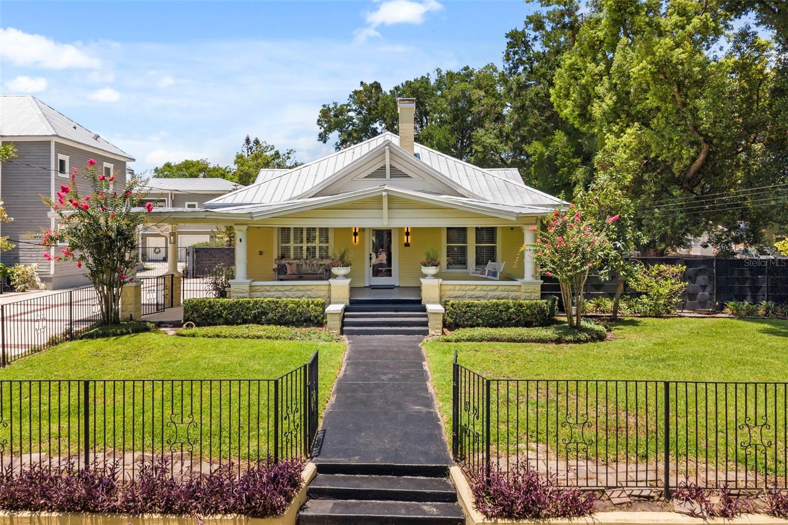 209 E AMELIA STREET photo 3
