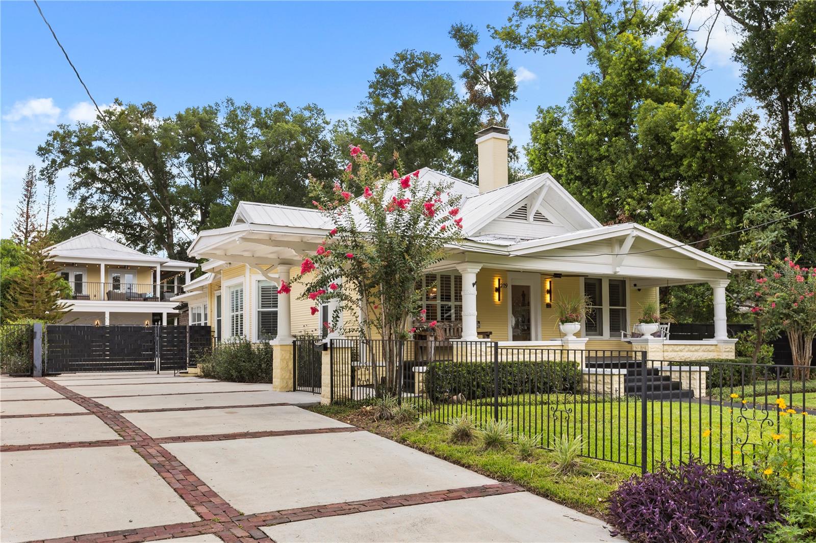 209 E AMELIA STREET photo 4