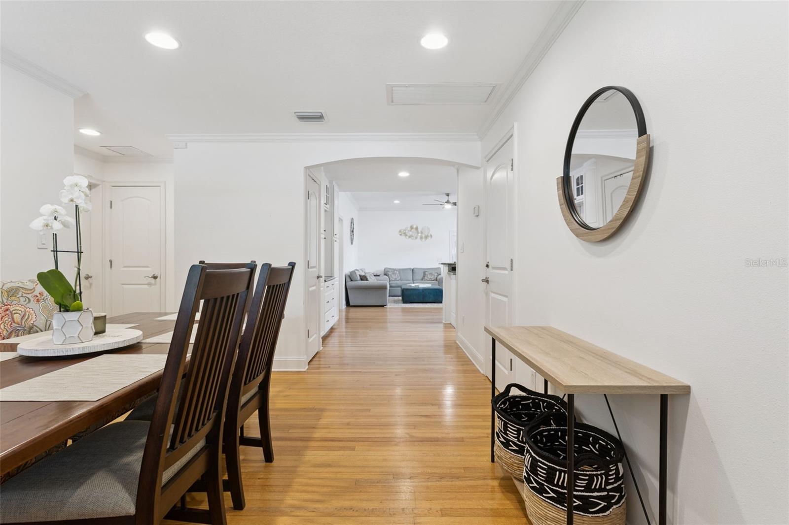 309 NIBLICK WAY photo 4
