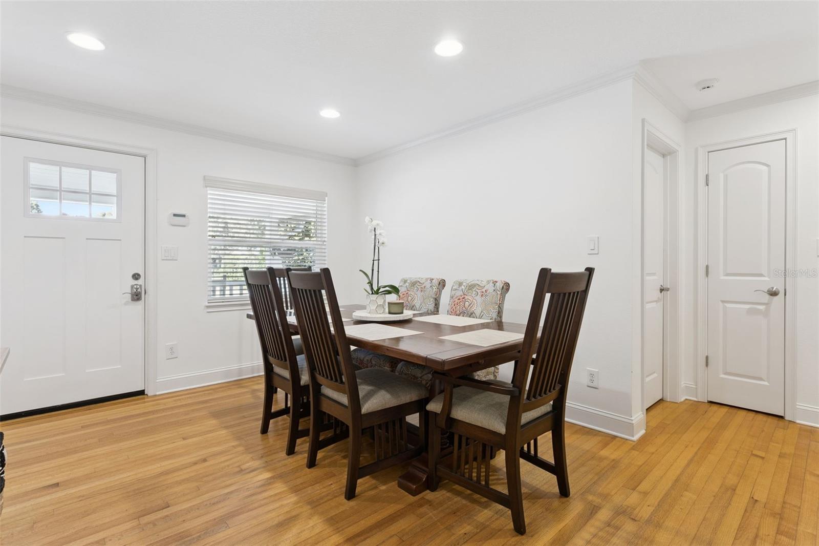 309 NIBLICK WAY photo 5