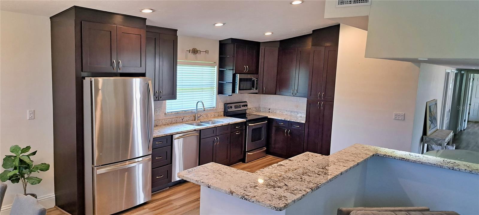2400 LAUDERDALE COURT photo 5