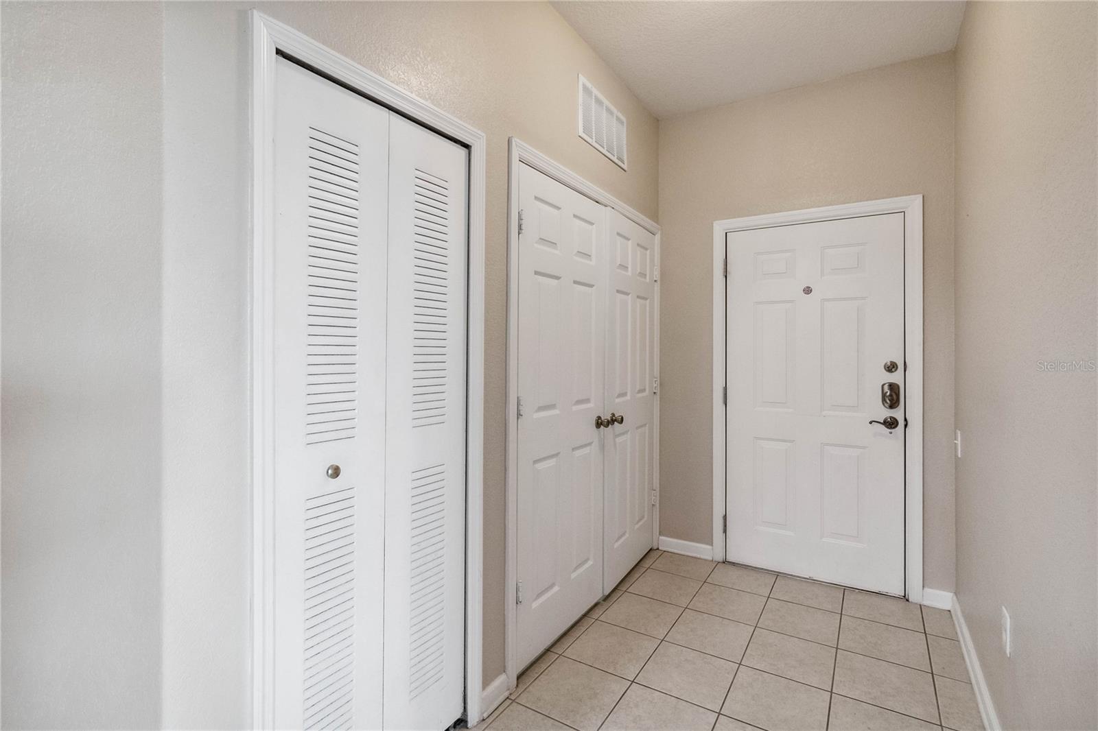 2821 E Almaton Loop #401 — photo 3 of 26