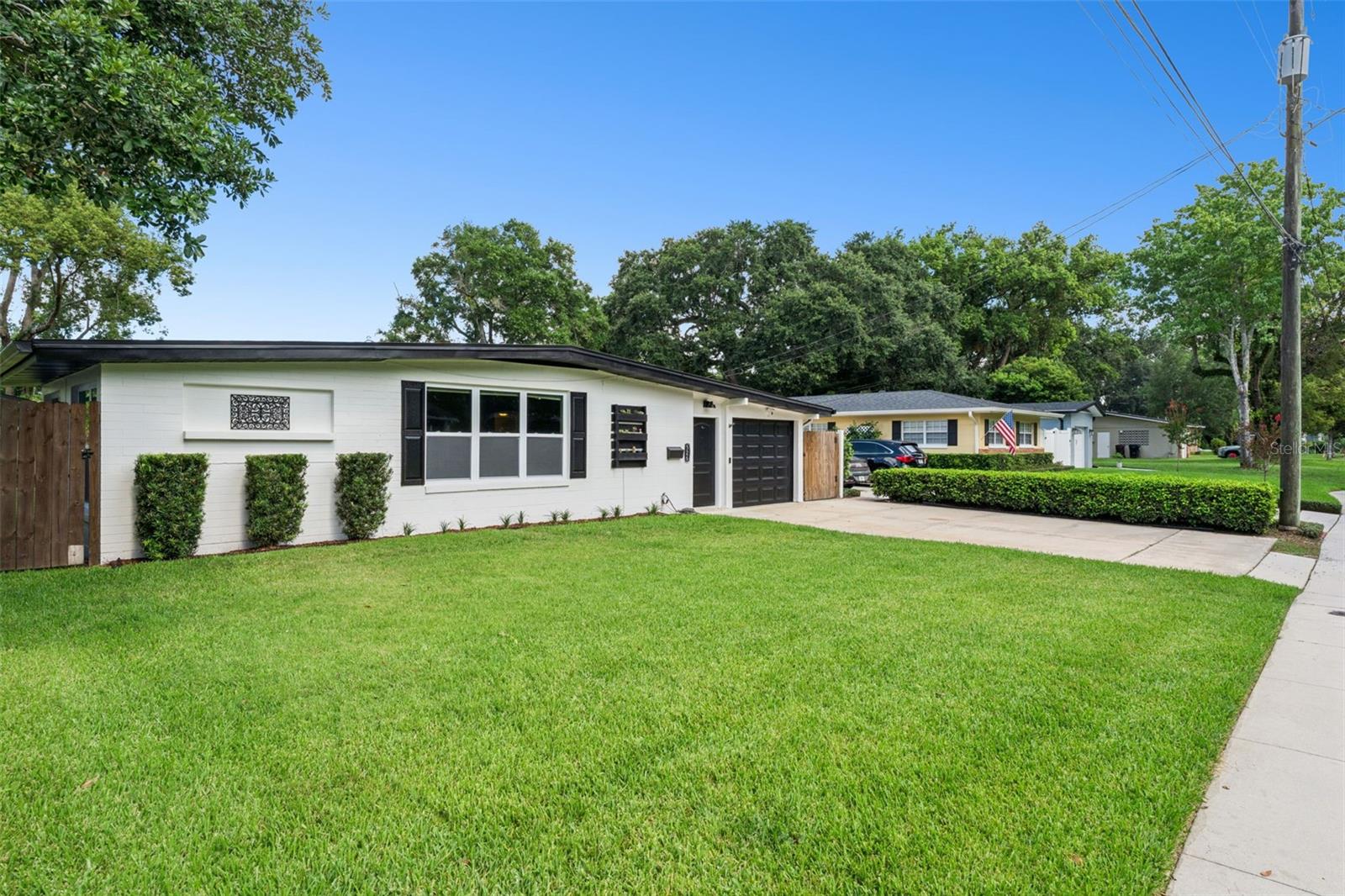526 N HAMPTON AVENUE photo 3