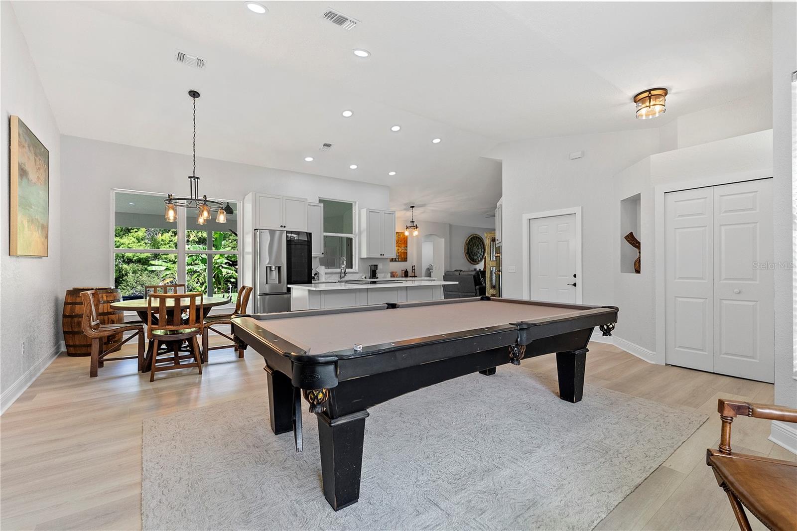 427 PENDREY DRIVE photo 4