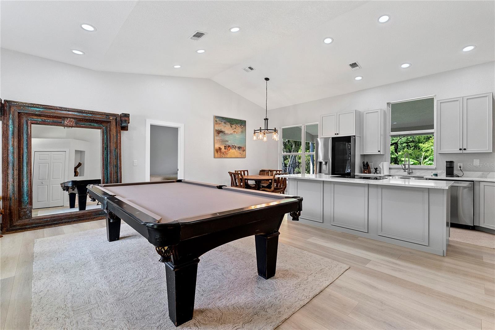 427 PENDREY DRIVE photo 5