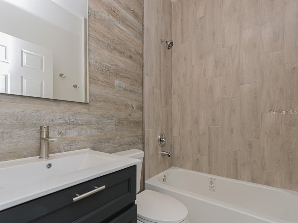 2831 W LIVINGSTON STREET photo 2