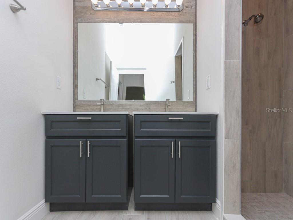 2831 W LIVINGSTON STREET photo 5