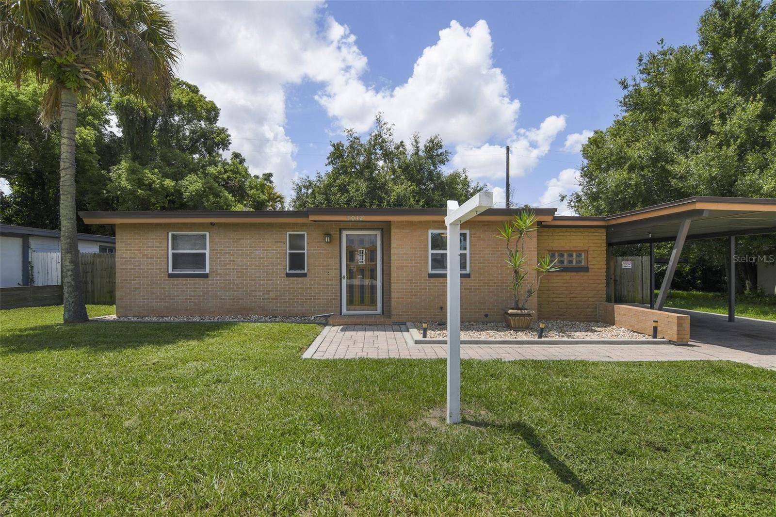 1012 W FAIRBANKS AVENUE