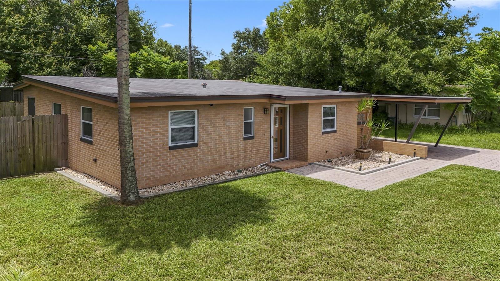 1012 W FAIRBANKS AVENUE photo 2