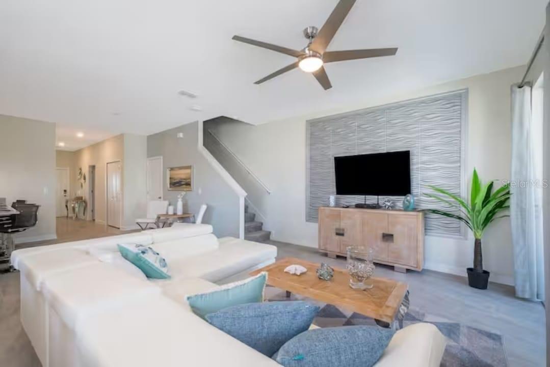 4975 Windermere Avenue — photo 4 of 36