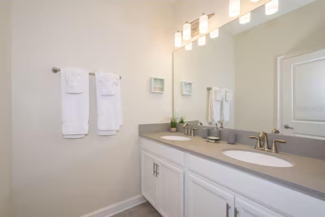 4975 Windermere Avenue — photo 16 of 36