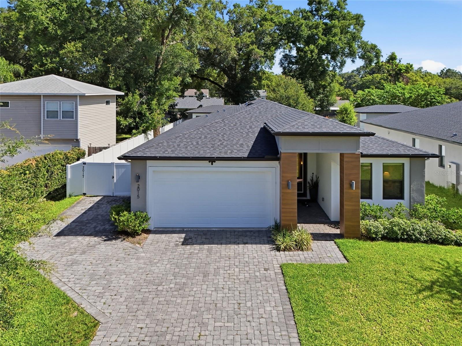 2015 E KALEY AVENUE photo 2