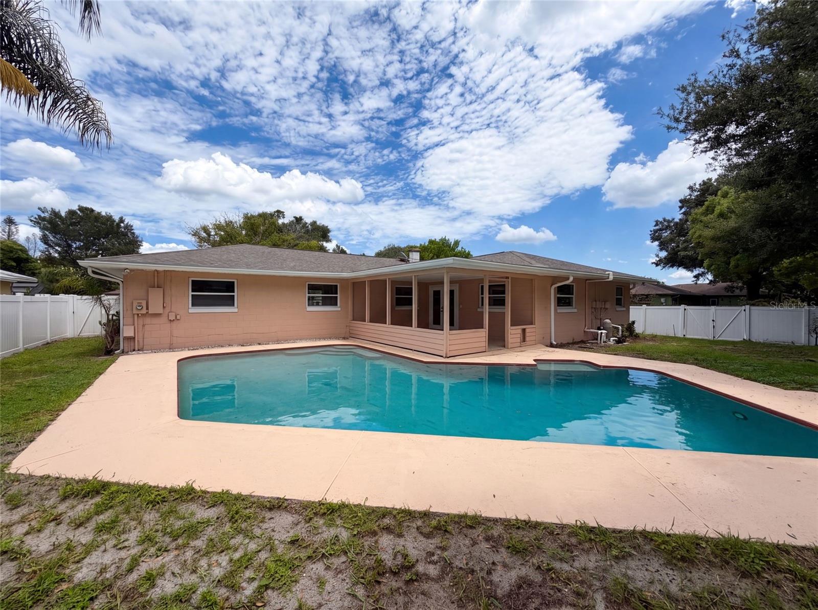 2223 CONIFER AVENUE photo 3