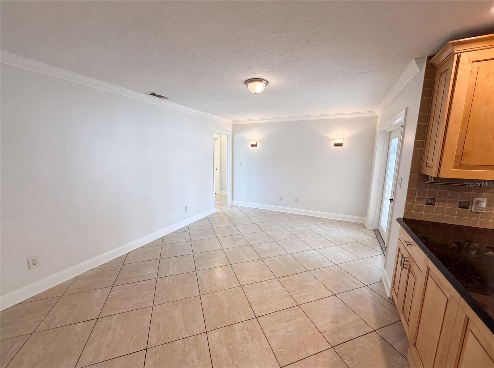 2223 CONIFER AVENUE photo 4