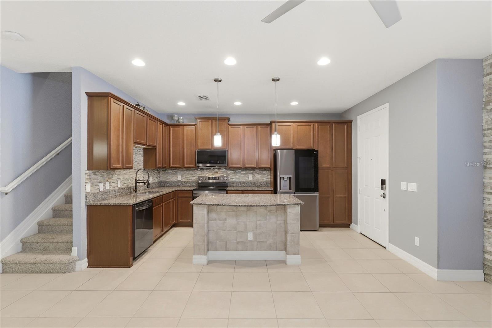 10016 EAGLE CREEK CENTER BOULEVARD photo 4